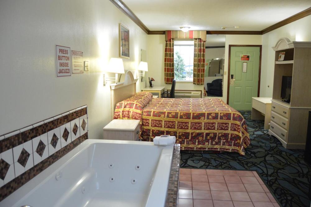 King Room with Spa Bath - Non-Smoking interior